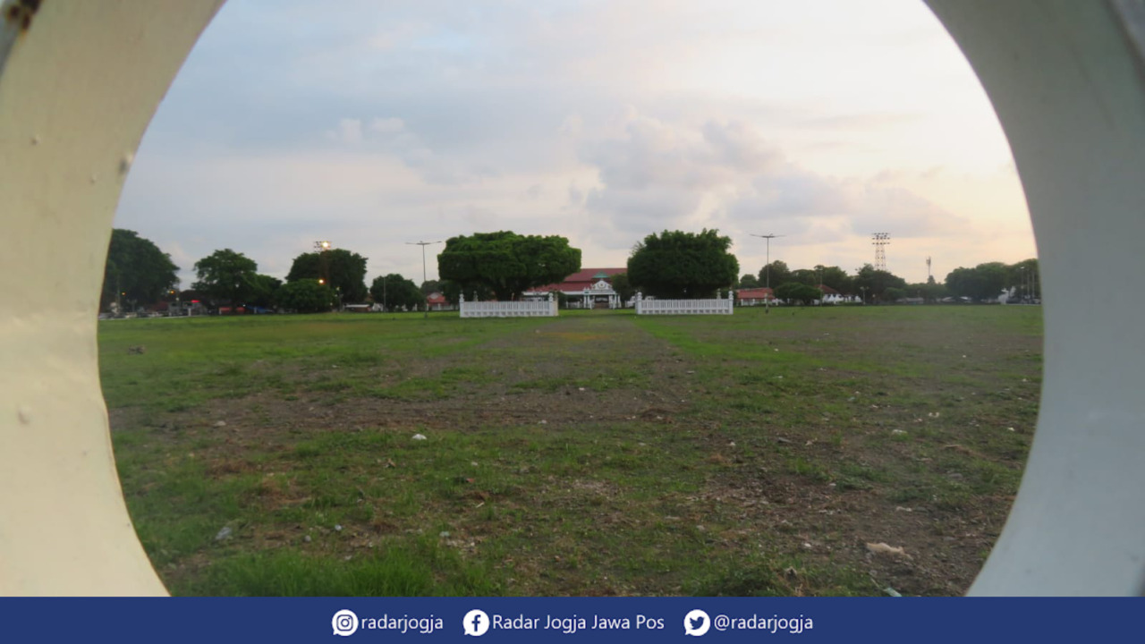 WES PAYU : Raja Keraton Ngayogyakarta Hadiningrat Sri Sultan Hamengku Bawono ka 10 (HB ka 10) tak mempermasalahan penjualan istana dan alun-alun utara keraton di situs Next Earth. (DWI AGUS/RADAR JOGJA)