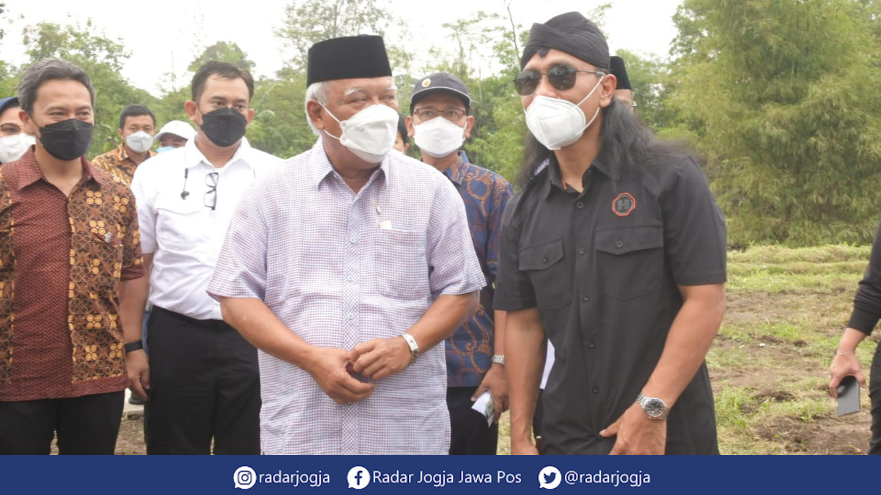 BARU : Menteri Pekerjaan Umum dan Perumahan Rakyat (PUPR) M. Basoeki Hadimoeljono meninjau langsung peresmian asrama Pondok Pesantren (Ponpes) Ora Aji di Kalurahan Purwomartani, Kapanewon Kalasan, Sleman, Sabtu sore (15/1). (ANNISA KARIN/RADAR JOGJA)