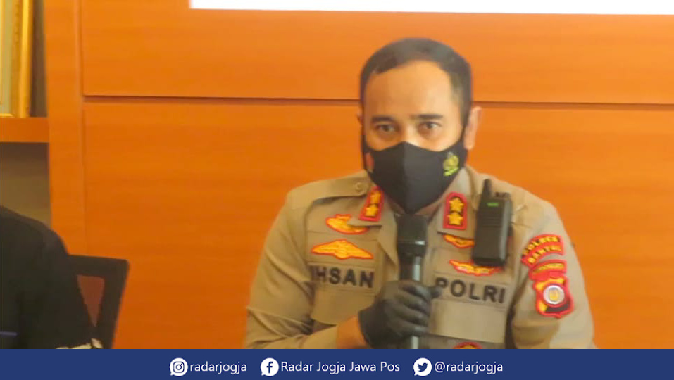 SELESAI : Kapolres Bantul AKBP Ihsan pastikan keributan antara pengguna kendaraan bemotor roda dua dan roda empat di kawasan Tamantirto Kasihan Bantul, Kamis (27/1) sudah rampung. (DWI AGUS/RADAR JOGJA)