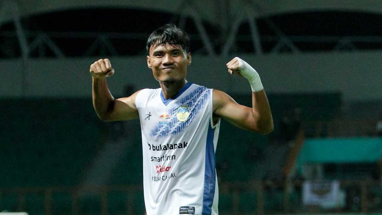 PERGI : Bek kiri PSIM Jogja, Aditya Putra Dewa saat berkostum PSIM Jogja. Aditya Dewa dipastikan bergabung bersama tim Liga 1, PSM Makassar. (DOK PSIM JOGJA)