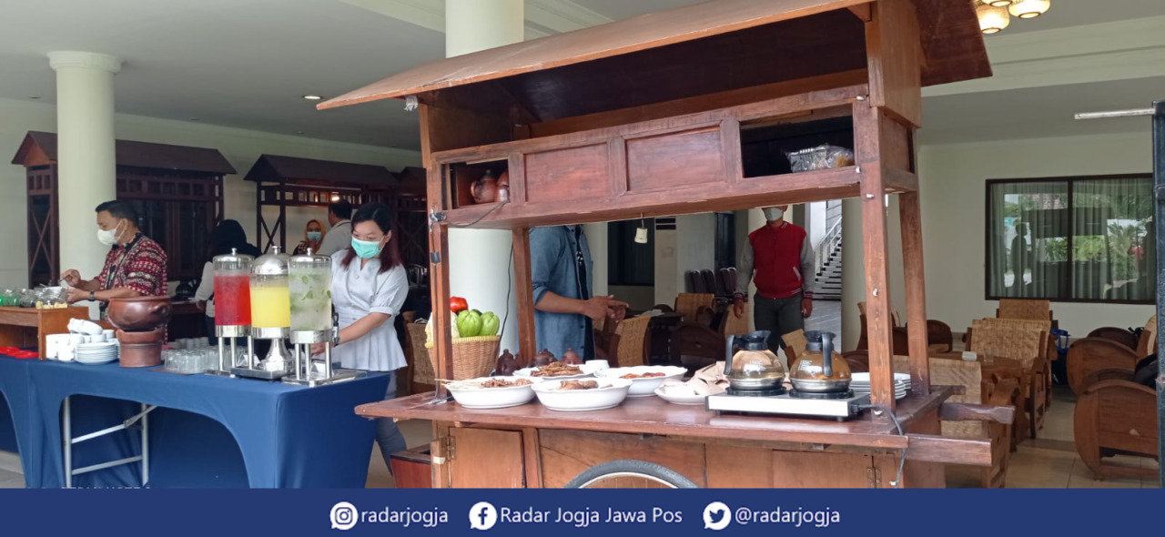 SAMBUT RAMADAN : Sare Hotel Jogjakarta meluncurkan Program Buka Puasa bertajuk Angkringan Plus Plus PakDhe Supri. (BAMBANG SUGIHARTO/RADAR JOGJA)