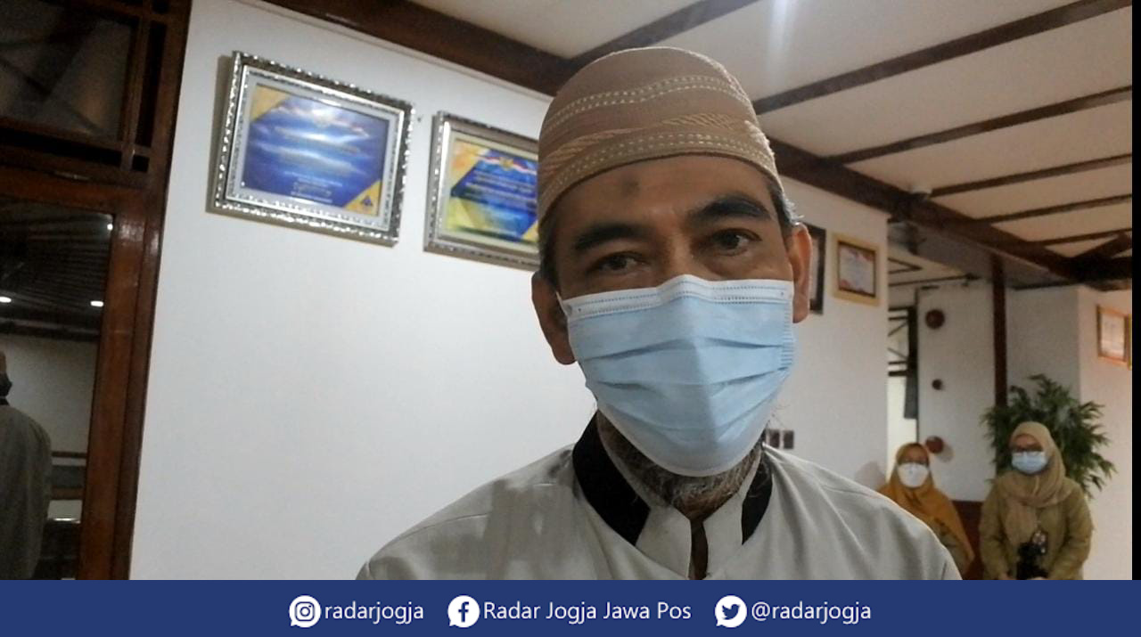 WASPADA : Direktur RS PKU Muhammadiyah Gamping Ahmad Faisal mengatakan telah menyiapkan dua bangsal isolasi Covid-19 menghadapi lonjakan kasus Covid-19 gelombang ketiga. (ANNISA KARIN/RADAR JOGJA)