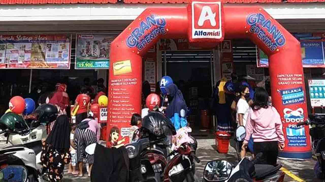 GERAI BARU: Untuk memenuhi kebutuhan belanja kepada masyarakat sekitar, Alfamidi kini membuka gerai yang ke 116 di Imogiri Barat, Bantul. (ALFAMIDI FOR RADAR JOGJA)