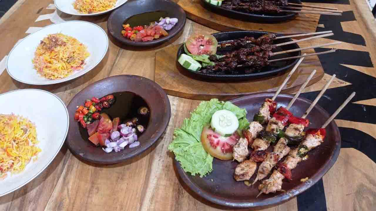 ENAK: Welldone Sate Arab menyajikan berbagai makanan Jawa tapi dengan bumbu Arab. (NANANG FEBRIYANTO/RADAR JOGJA)