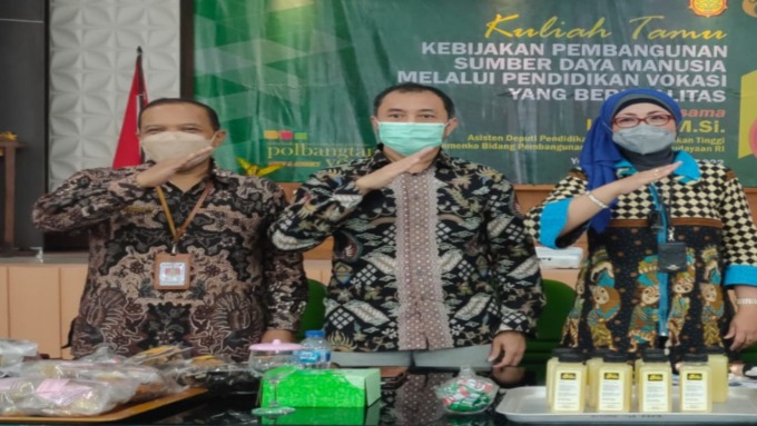 KULIAH TAMU: Dari kanan, Kapusdiktan Dr Idha Widi Arsanti, Asdep Kemenko PMK Ir Asril MSi, dan Direktur Polbangtan YoMa Dr Bambang Sudarmanto. (POLBANGTAN YOMA)