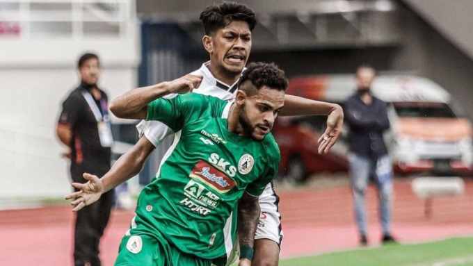 MASIH DIPARKIR : Gelandang serang PSS SLeman Eduardo Jose Barbosa da Silva Junior alias Juninho ketika beraksi di atas lapangan. Juninho harus menepi beberapa saat akibat cedera yang dialami.(DOK PSS Sleman)