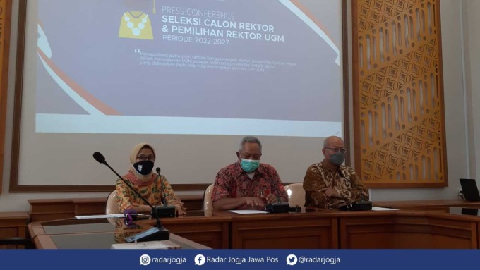 JARING CALON: UGM umumkan tujuh nama yang berhasil melengkapi proses administrasi sebagai calon rektor 2022-2027.(ANUGERAH RINALDI/RADAR JOGJA)