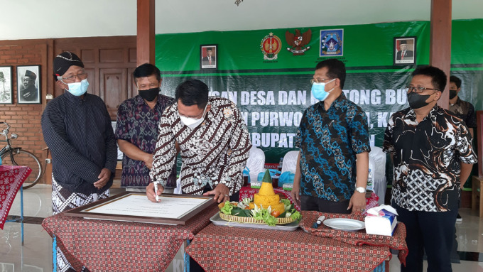RUANG KRESASI: Wakil Bupati Sleman Danang Maharsa saat meresmikan Balai Budaya Padukuhan Kadirojo II, (13/3).(ANUGERAH RINALDI/RADAR JOGJA)