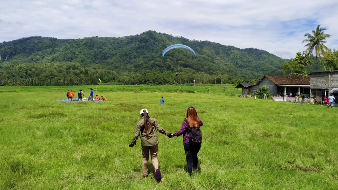 BERPOTENSI: Suasana Bukit Girisembung yang berada di Banjarsari, Kalibawang mulai dikembangkan menjadi objek wisata baru berupa kawasan aerowisata.(IWAN NURWNATO/RADAR JOGJA )