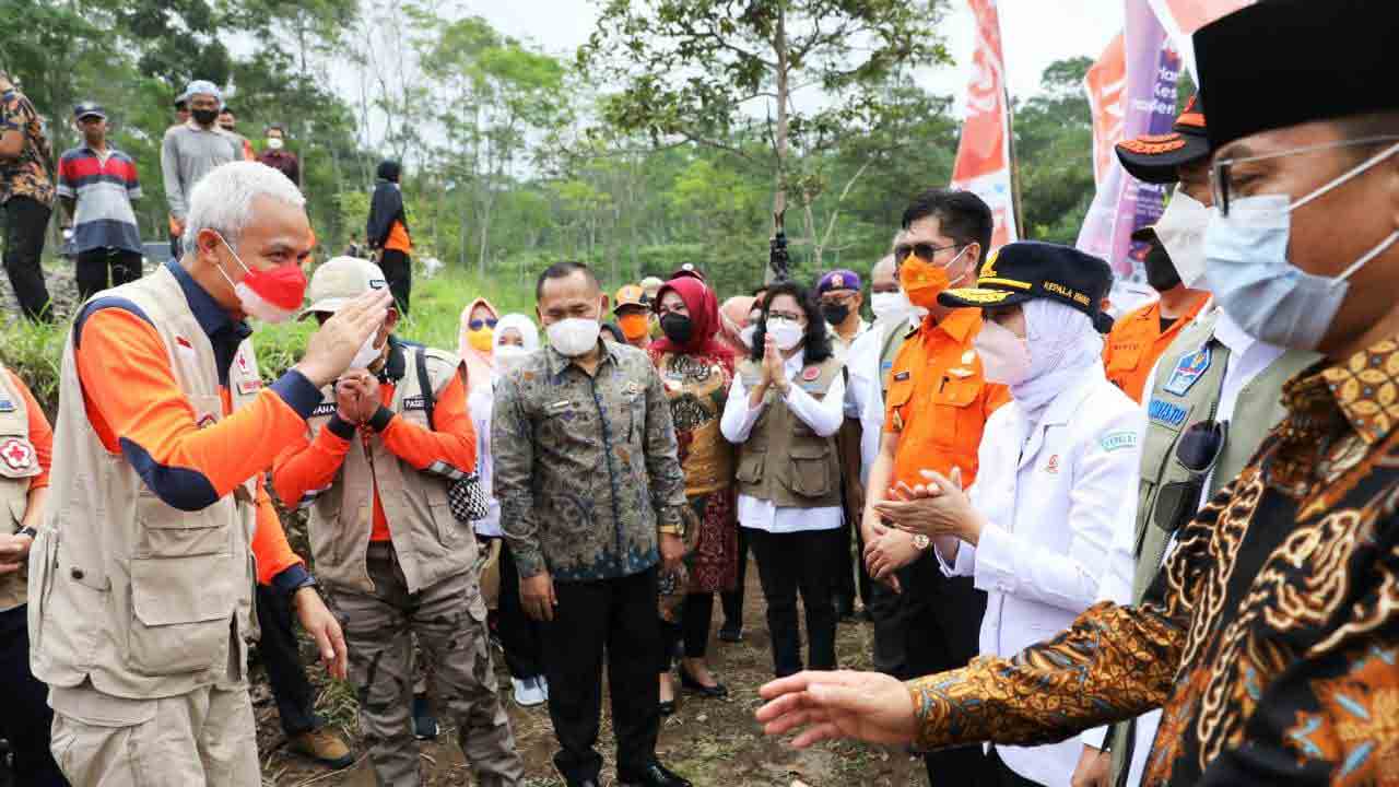 DESA TANGGUH BENCANA: Gubernur Jawa Tengah Ganjar Pranowo mengatakan desa tangguh bencana yang ideal harus ada kearifan lokal dan dikolaborasikan dengan data sains. (HUMAS JATENG FOR RADAR JOGJA)