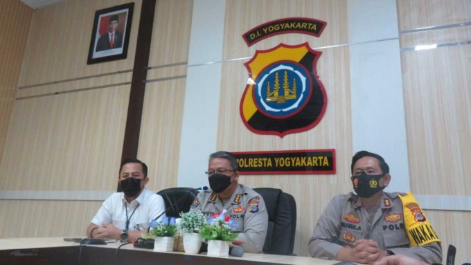 Polisi mengklaim telah mengantongi sejumlah ciri pelaku penganiayaan yang menyebabkan pelajar SMA Muhammadiyah 2 Jogja, Daffa Adzin Albazith, tewas di kawasan Jalan Gedongkuning, Kotagede, Kota Jogja, Minggu dinihari (3/4).
