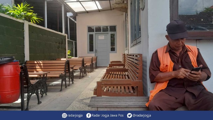 LENGANG: Posko Aduan THR Disnakertrans Bantul sudah dibuka, tapi belum ada laporan masuk kemarin (4/4).(SITI FATIMAH/RADAR JOGJA )