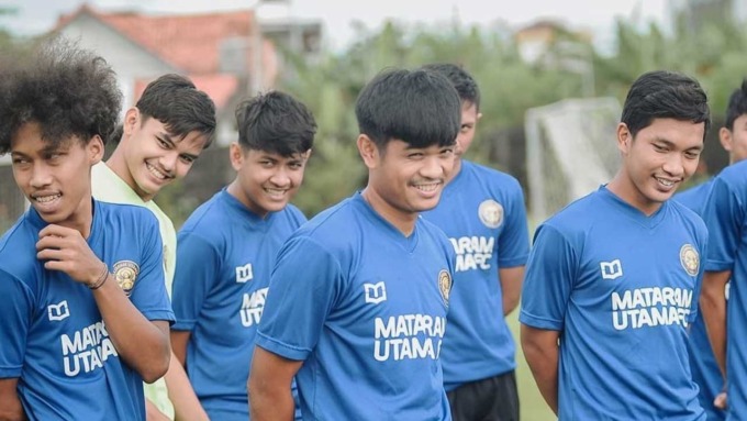 SKUAD: MU FC saat menjalani latihan di Lapangan Kenari, Kota Jogja beberapa waktu lalu. Latihan diberikan untuk menjaga kebugaran pemain saat jeda kompetisi.(DOK MATARAM UTAMA FC)