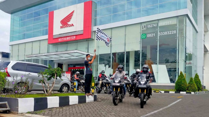 TOURING: Astra Motor Yogyakarta selaku Main Dealer sepeda motor Honda wilayah Jogjakarta, Kedu, dan Banyumas bersama 15 bikers Honda CB150X menjelajahi pegunungan Menoreh. (HONDA FOR RADAR JOGJA)