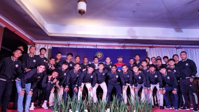 PEMBINAAN : Launching tim Mataram Utama FC beberapa waktu lalu. Sejak awal tujuan didirikannya MU FC memang berfokus pada pembinaan.(Radar Jogja File)