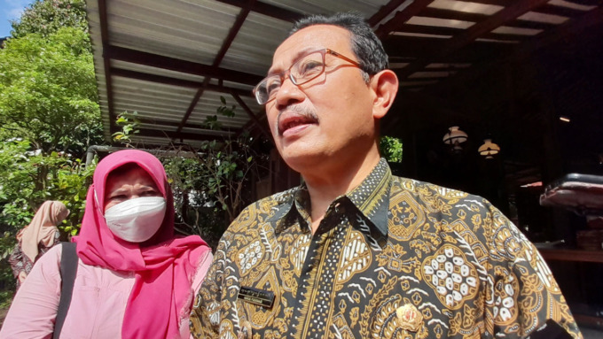 TINGGAL DUA HARI: Heroe Poerwadi siap kembali ke kampus untuk mengajar, setelah tak lagi menjabat wakil wali Kota Jogja.(SITI FATIMAH/RADAR JOGJA)