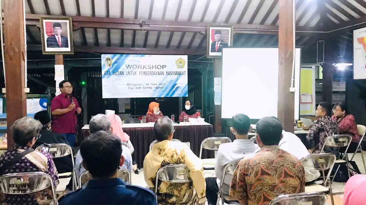 LEBIH BAIK: Workshop Air hujan untuk Pemberdayaan Masyarakat APMD digelar di Kelurahan Wirogunan, Mergangsan, Jogja pada Kamis 16 Juni 2022. (STPMD APMD FOR RADAR JOGJA)