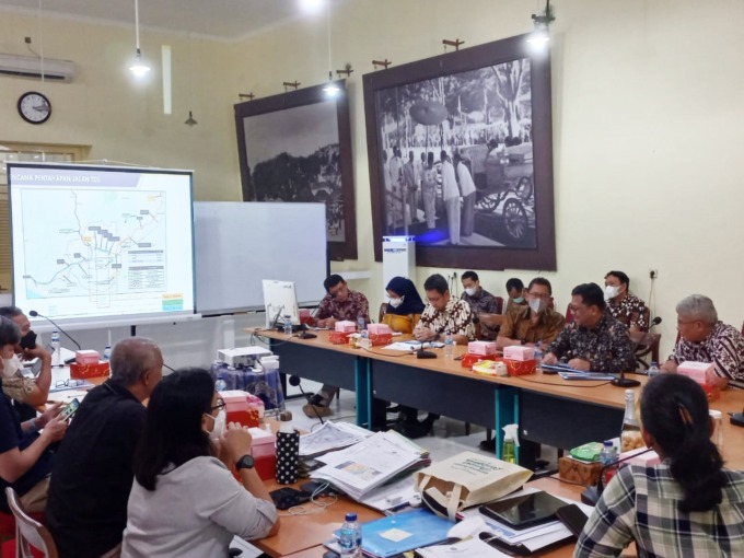 REMBUGAN : Tim Direktorat Jenderal Bina Marga Kementerian PUPR didampingi PT. Jogjasolo Marga Makmur berkunjung ke Kantor Paniti Kismo Karaton Ngayogyakarta Hadiningrat, Jumat (10/6). (ISTIMEWA)
