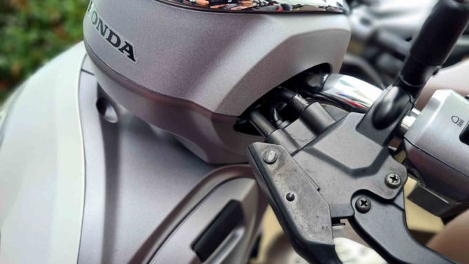 SPARE PART: Dalam perkembangan produk sepeda motor, fitur dan teknologi pendukung keselamatan berkendara terus berkembang. Termasuk di dalamnya pada system pengereman atau penghenti laju sepeda motor. Pada sepeda motor Honda, saat ini dikenal luas teknolo