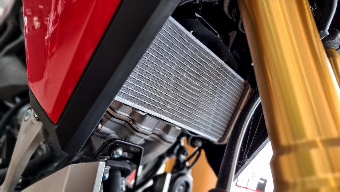 TIPS OTOMOTIF: Produsen sepeda motor secara konsisten terus mengembangkan teknologi dan fitur pada sepeda motor untuk menghadirkan beragam informasi yang dibutuhkan oleh penggunanya. Salah satunya adalah indikator temperatur yang ada pada panel speedo met