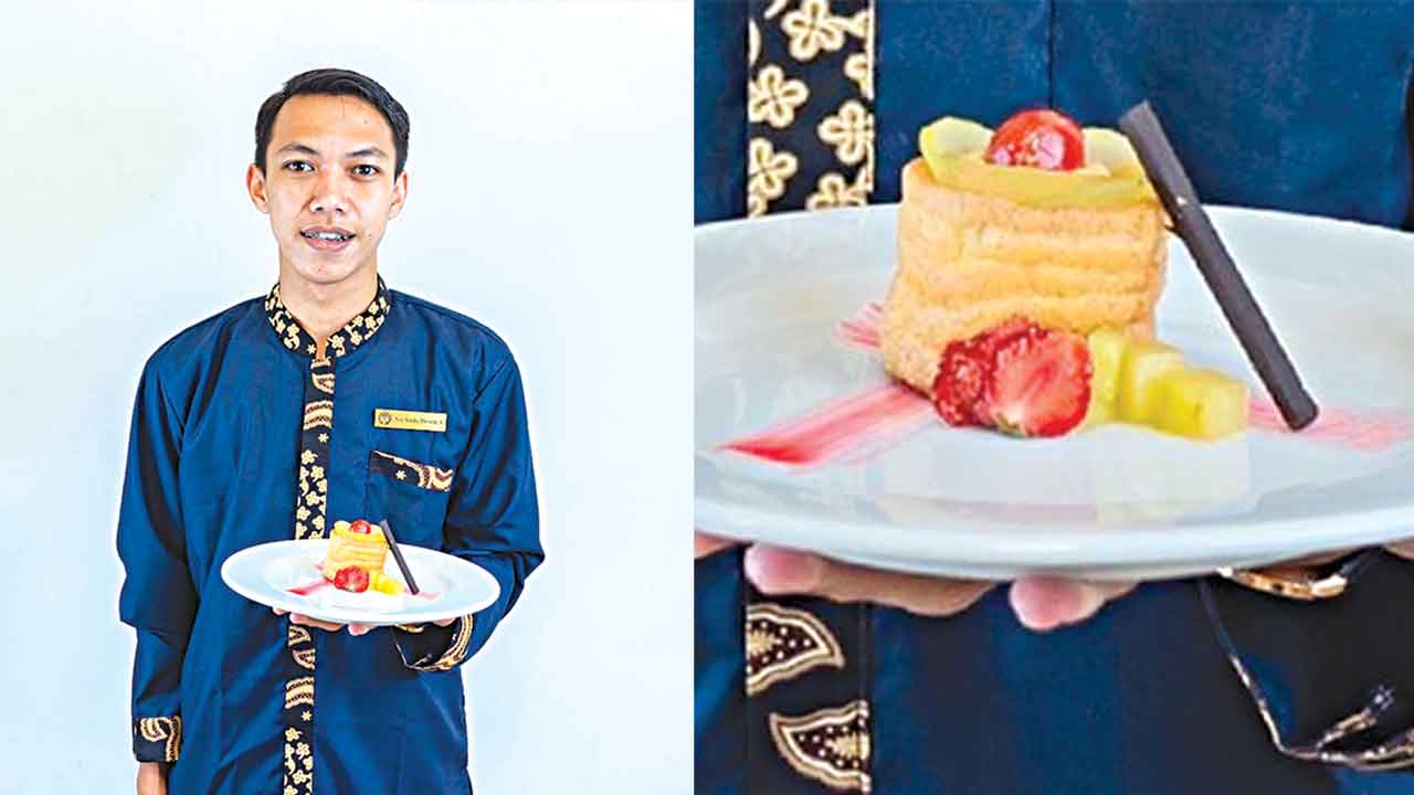 KREATIF: Mahasiswa UNY Nurhuda Ihram Faihan mengolah singkong menjadi kue sus, makanan kekinian. HUMAS UMY FOR RADAR JOGJA