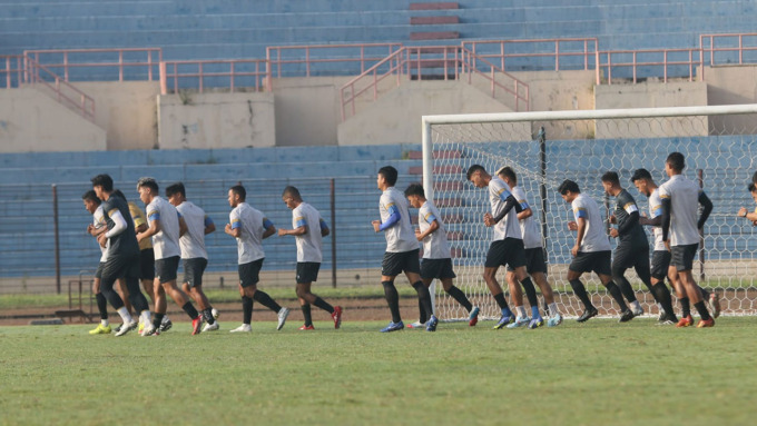ANTUSIAS: Para pemain mengikuti sesi latihan di Stadion Sultan Agung (SSA) Bantul,(6/6). Tidak semua pemain mengikuti latihan ini karena sedang menjalani medical check up (MCU) di RSUD Kota Jogja.(DOK PSIM JOGJA)