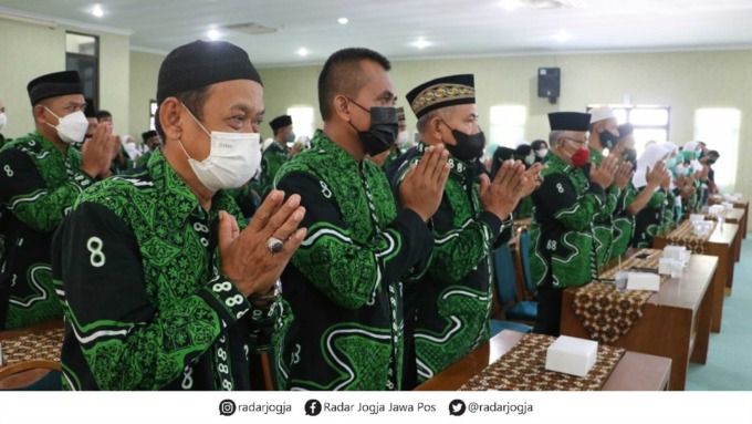 PAMIT: Calhaj Kulonprogo saat mengikuti acara pamitan Calhaj Kulonprogo 2022 di Gedung Kaca, Kompleks Setda Kulonprogo.(HENDRI UTOMO / RADAR JOGJA)