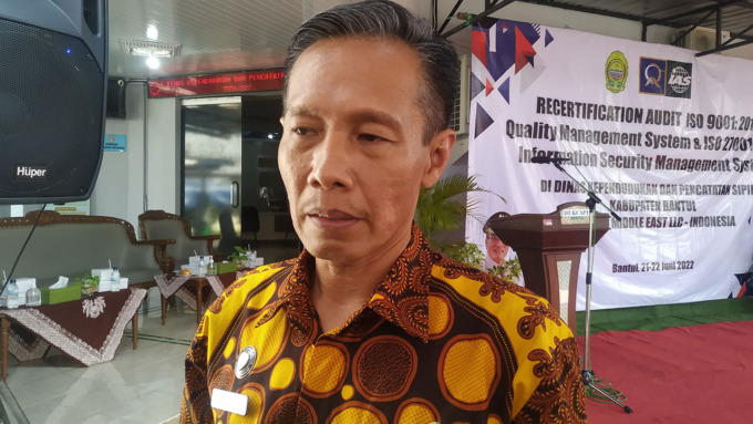 Kepala Dinas Kependudukan dan Pencatatan Sipil (Disdukcapil) Bantul Bambang Purwadi Nugroho.(IWAN NURWANTO/RADAR JOGJA)