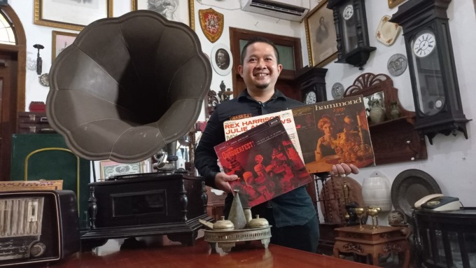 INOVASI : Didirikan oleh Mukhammad Washar Wasesa, Hobikoe memiliki misi menjadi satu-satunya media kolaborasi dan transaksi barang seni, koleksi dan antik di regional Asia.