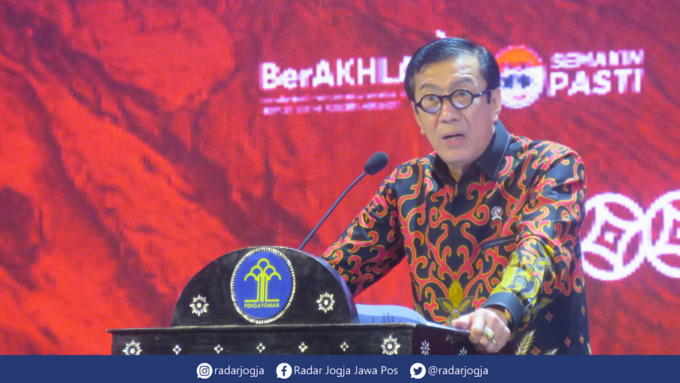 BANTU : Menkumham Yasonna Hamonangan Laoly sebutkan serifikat HKI dapat menjadi jaminan pinjaman fidusia pasca terbitnya PP No. 24/2022. (DWI AGUS/RADAR JOGJA)