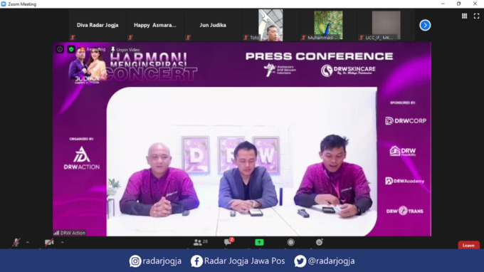 BAKAL SERU : Tim manajemen DRW Skin Care menjelaskan detil Konser Harmoni Menginspirasi dengan bintang tamu Judika dan Happy Asmara. (DIVA RABIAH AL ADAWIYAH for RADAR JOGJA)