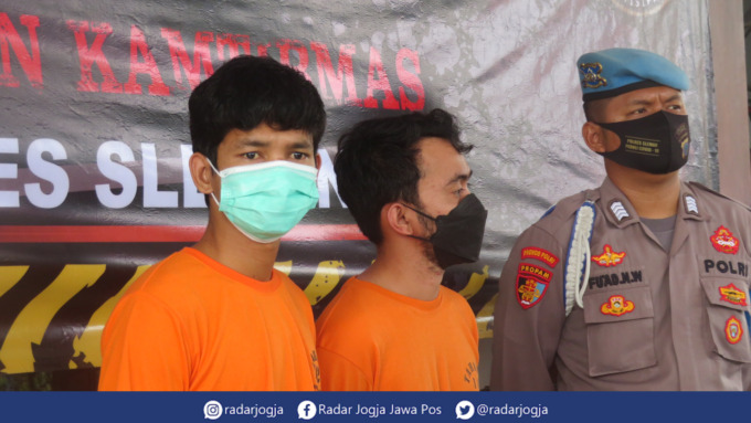 KURIR : Dua kurir sabu lintas pulau inisial DJP dan EK diamankan Satresnarkoba Polres Sleman. (DWI AGUS/RADAR JOGJA)