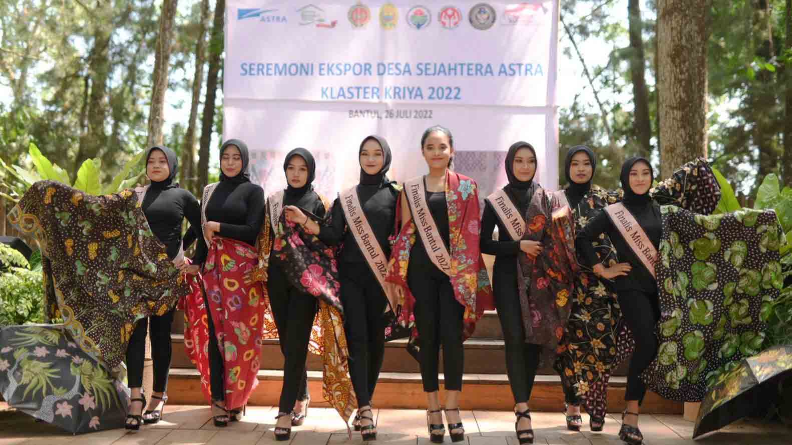 KREATIF: Seremoni ekspor Desa Sejahtera Astra (DSA) Kriya, di Hutan Pinus Mangunan, Bantul. (NANANG FEBRIYANTO/RADAR JOGJA)