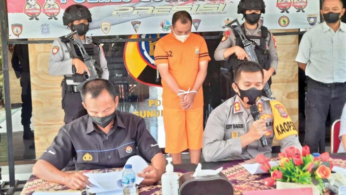 RUGIKAN ORANG: Tersangka Andreas Puji Antoro, oknum guru sekolah dasar (SD) di wilayah Kapanewon Tanjungsari ditangkap kasus investasi trading crypto. (ISTIMEWA)