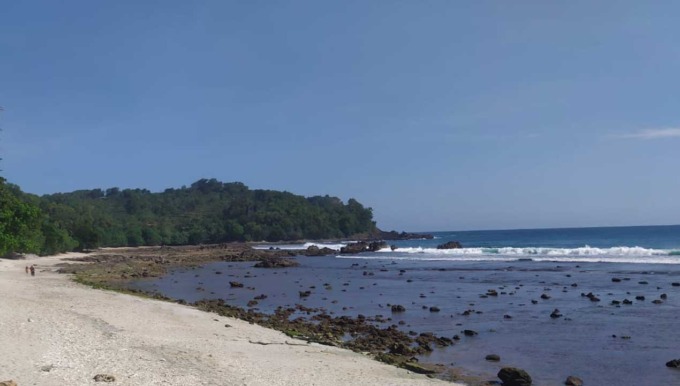 TETAP WASPADA - Suasana Pantai Wediombo Jepitu, Girisubo terpantau landai kemarin (26/7).(ISTIMEWA)
