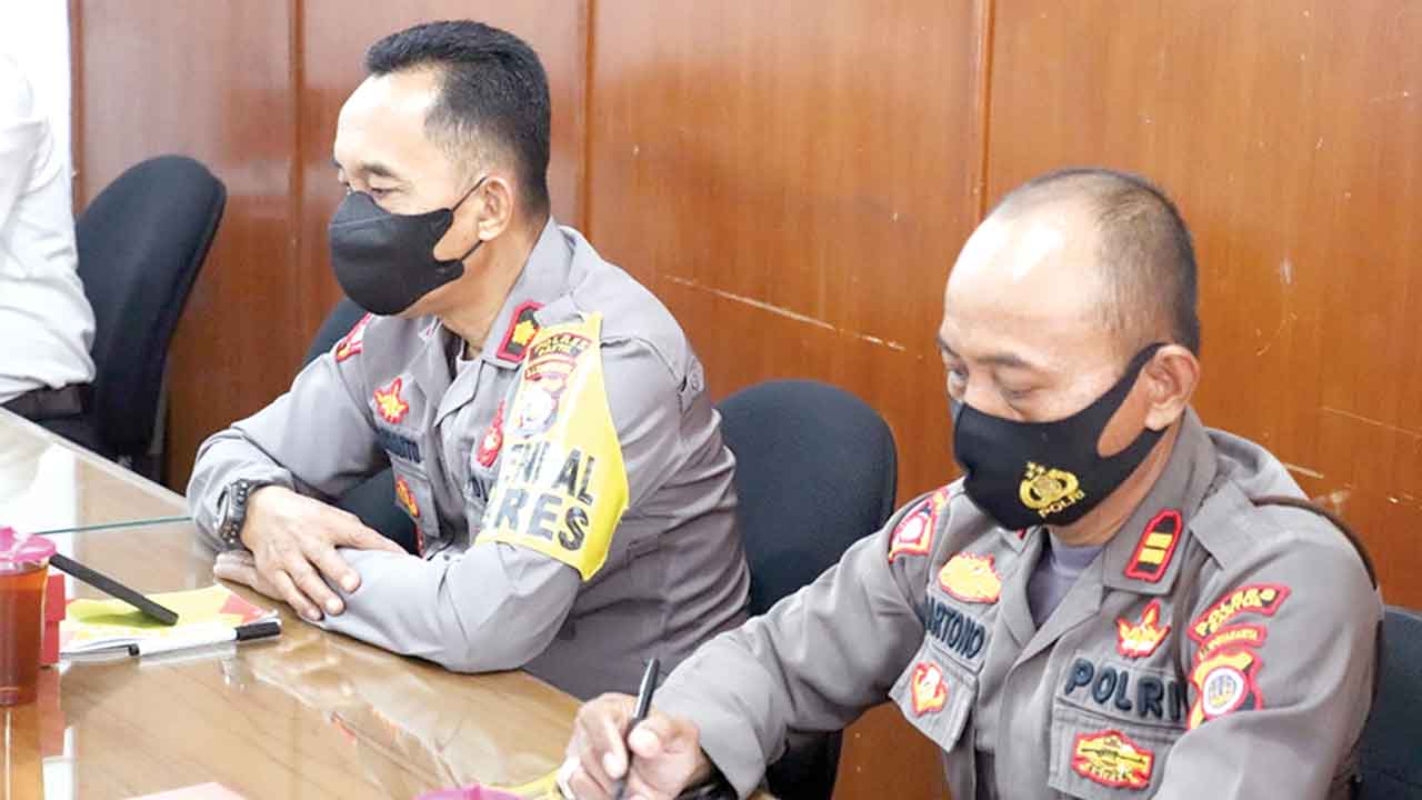 KOORDINASI: Kabag Ops Polres Bantul Kompol Hariyanto saat menghadiri rapat koordinasi persiapan pemulangan haji asal kabupaten Bantul tahun 1443H/2022 pada Senin (25/7) lalu. ISTIMEWA