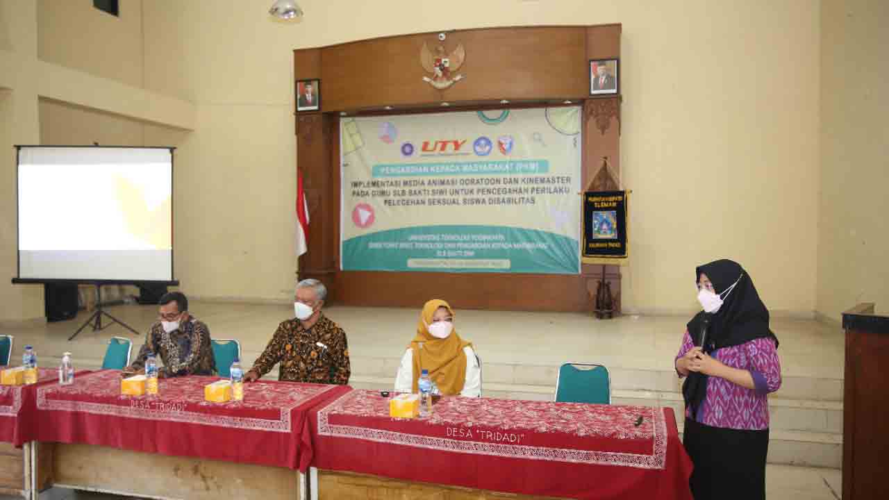 EDUKASI: Dosen UTY tengah memberikan edukasi mengenai langkah antisipasi terjadinya pelecehan seksual pada siswa disabilitas. (DOKUMENTASI TIM PENGABDIAN MASYARAKAT UTY)