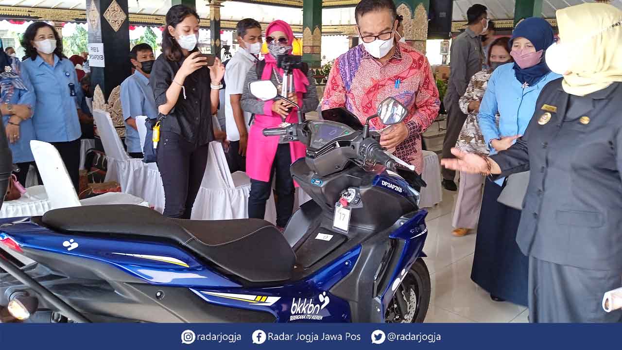 BARU: BKKBN menggelontorkan anggaran Rp 1,9 miliar untuk pembelian motor operasional bagi penyuluh KB di Sleman. WULAN YANUARWATI/RADAR JOGJA