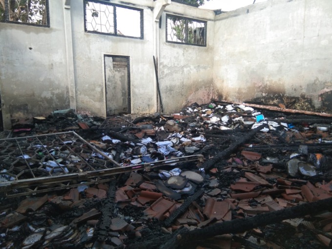 HABIS : Situasi SDN Delegan 1 terkini, Rabu (10/8), usai terbakar pada Selasa malam (9/8). (ISTIMEWA)