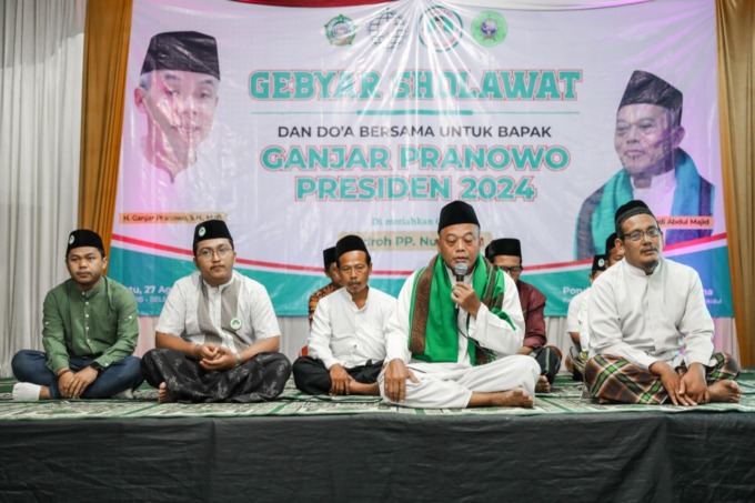 DUKUNG : Gebyar Sholawat dan Doa Bersama yang diinisiasi Santri Dukung Ganjar (SDG di Pondok Pesantren Nur Thoha, Nglipar, Gunungkidul, Sabtu (27/8). (ISTIMEWA)