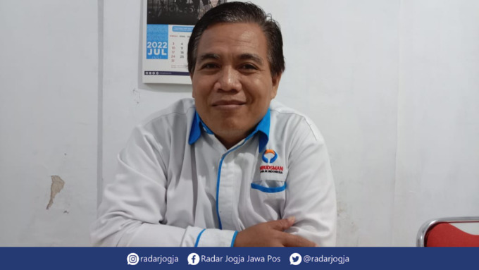 INVESTIGASI : Ketua ORI DIJ Budhi Masturi akan melakukan pemanggilan kepada guru BK, guru agama, dan wali kelas SMAN 1 Banguntapan, Bantul atas kejadian pemaksaan penggunaan jilbab siswa. (ANNISSA KARIN/RADAR JOGJA)