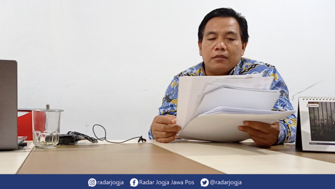 SELIDIKI: Ketua ORI Perwakilan DIJ Budhi Masturi ungkap penyebab siswi SMAN 1 Banguntapan depresi akibat perbedaan kultur sekolah negeri. (DWI AGUS/RADAR JOGJA)