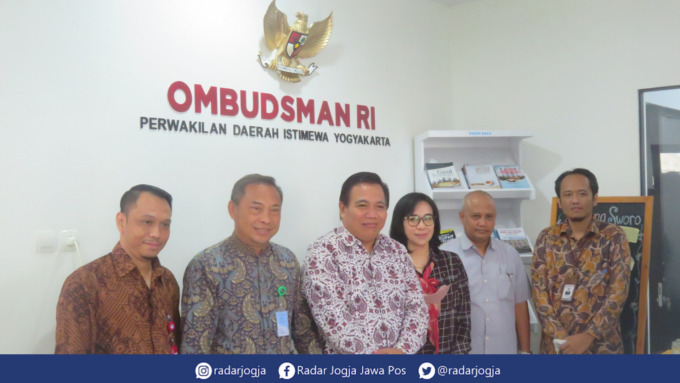 INVESTIGASI : Inspektorat Jenderal Kemendikbud Ristek berkunjung ke Kantor ORI Perwakilan DIJ terkait temuan pelanggaran SMAN 1, Kamis (5/8). (DWI AGUS/RADAR JOGJA)