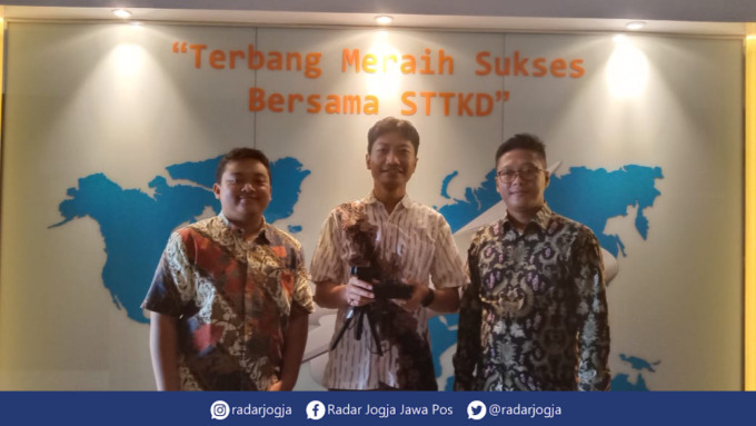 INOVASI : Para dosen STTKD melakukan penelitian yang diberi judul Integrated Warning System pada Penerapan Protokol Kesehatan untuk Menanggulangi Penularan Covid-19. (ANNISSA KARIN/RADAR JOGJA)