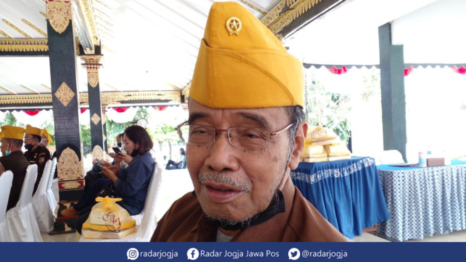 PENGABDIAN : Dewan Pimpinan Cabang LVRI Kabupaten Sleman Suradi saat ditemui di Pendopo Parasamya Sleman, Rabu (10/8). (ANNISSA KARIN/RADAR JOGJA)