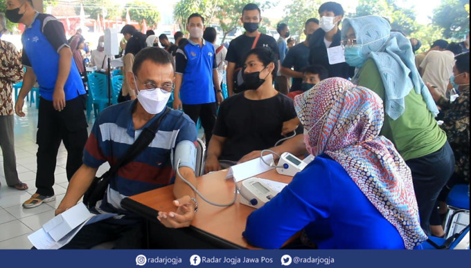 SEHAT : Para atlet Porda XVI dan Peparda III Sleman menjalani tes fisik dan mental di Gedung Serbaguna Sleman, Kamis (11/8). (ANNISSA KARIN/RADAR JOGJA)