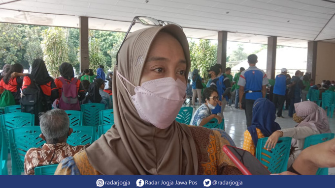 TETAP OPTIMIS : Sekretaris NPC Sleman Ratna Dewi Setyaningsih optimis atlet Peparda III Sleman bisa mencetak medali. Hal ini disampaikan di Gedung Serbaguna Sleman, Kamis (11/8). (ANNISSA KARIN/RADAR JOGJA)