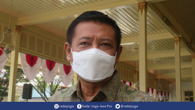 CEPAT : Sekprov Pemprov DIJ Kadarmanta Baskara Aji dorong tim BKD DIJ segera merampungkan sidang disiplin kasus jilbab SMAN 1 Banguntapan. (DWI AGUS/RADAR JOGJA)