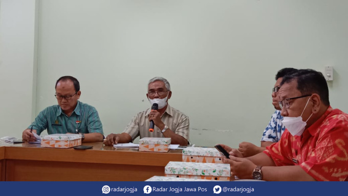 KEMAH GUYUB : Jumpa pers terkait kegiatan Kemah Kebangsaan oleh FPK Kota Jogja digelar di ruang rapat Diskominfosan Kota Jogja, Kamis (25/8). (ANNISSA KARIN/RADAR JOGJA)