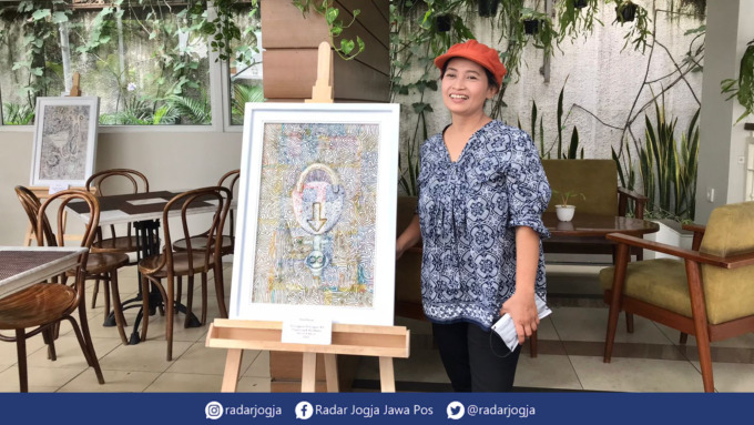 Laksmi Shitaresmi menggelar pameran tunggal bertajuk Pulunggono Pulungsari di The 101 Tugu Hotel (CICI RAHMA ANGGRAENI for RADAR JOGJA)